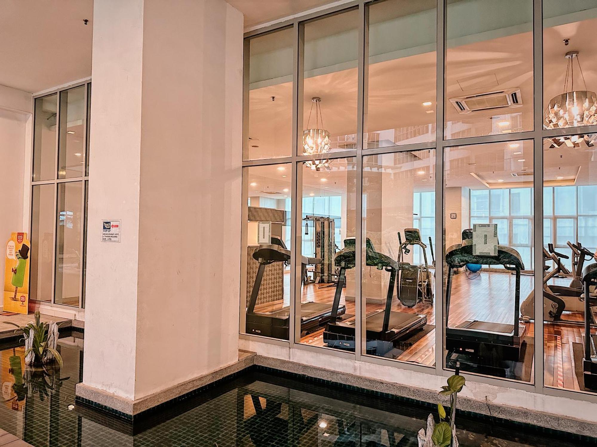 Modern Bauhaus Studio At Regalia Klcc Infinity Pool กัวลาลัมเปอร์ ภายนอก รูปภาพ