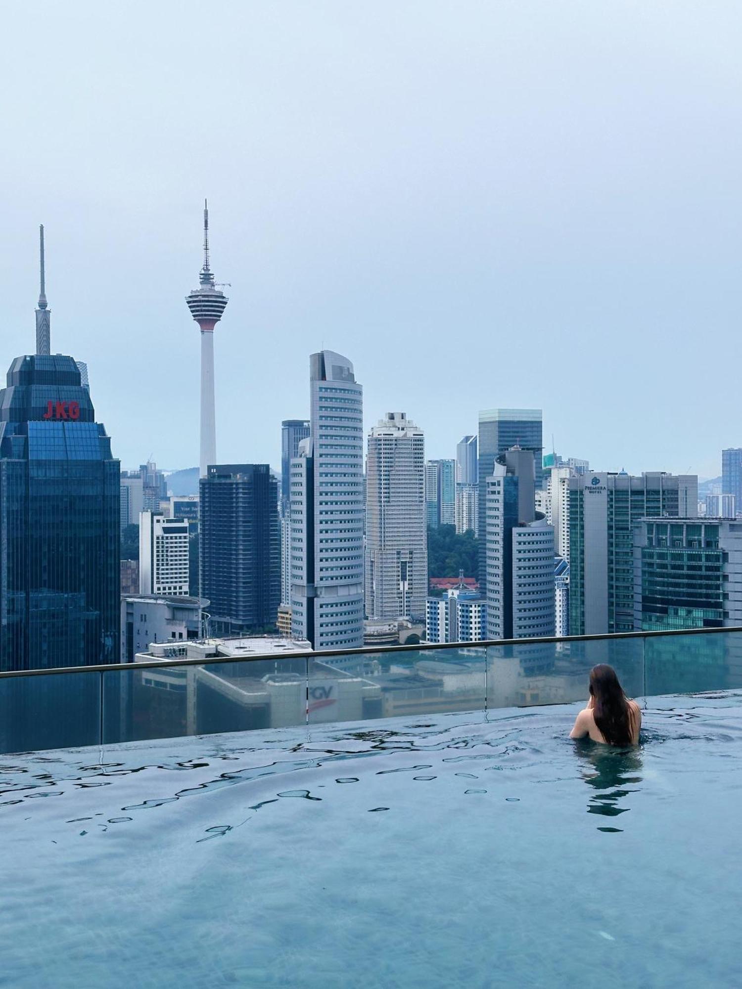 Modern Bauhaus Studio At Regalia Klcc Infinity Pool กัวลาลัมเปอร์ ภายนอก รูปภาพ