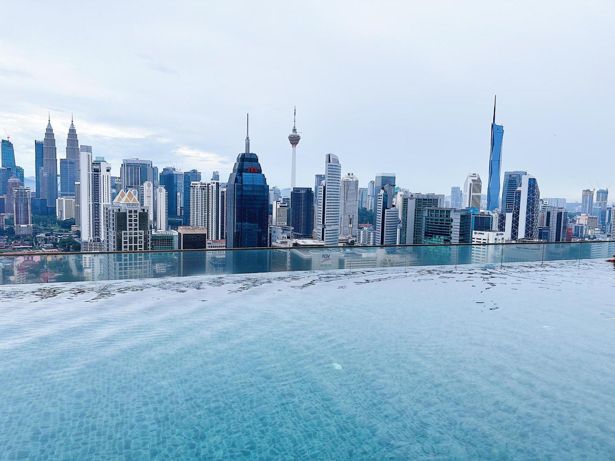 Modern Bauhaus Studio At Regalia Klcc Infinity Pool กัวลาลัมเปอร์ ภายนอก รูปภาพ