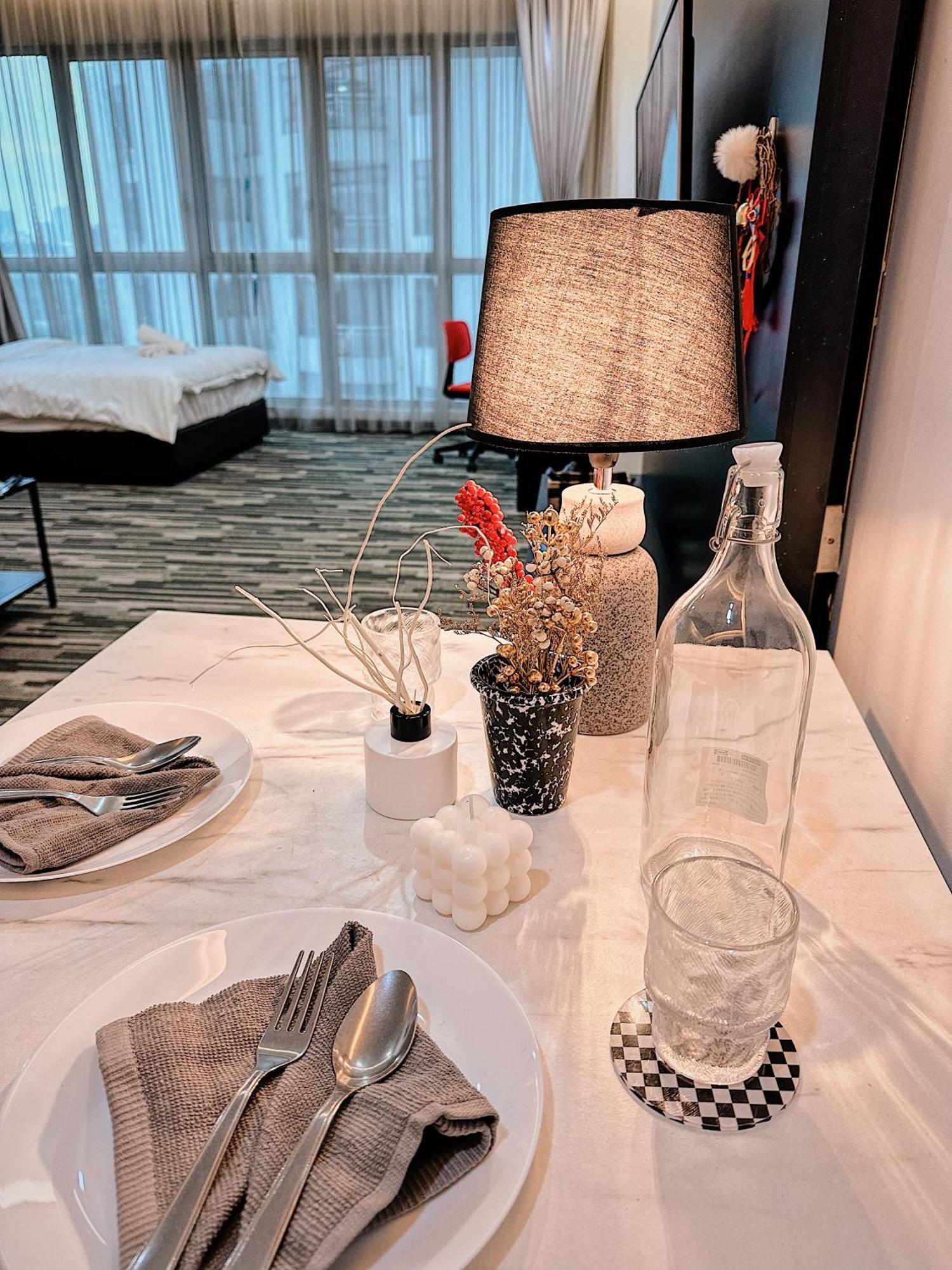 Modern Bauhaus Studio At Regalia Klcc Infinity Pool กัวลาลัมเปอร์ ภายนอก รูปภาพ